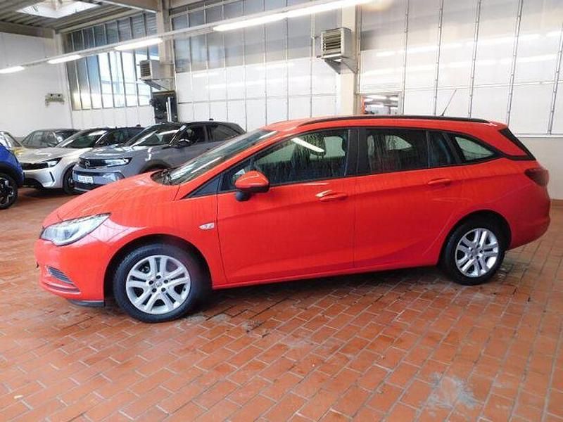 Gebraucht Opel Astra Selection 105 PS (77 kW) 2016 Rot Kombi