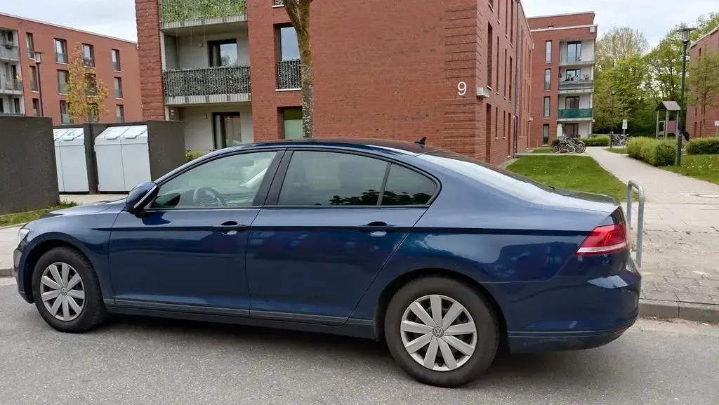 Gebraucht VW Passat 125 PS (91 kW) 2017 Blau Limousine