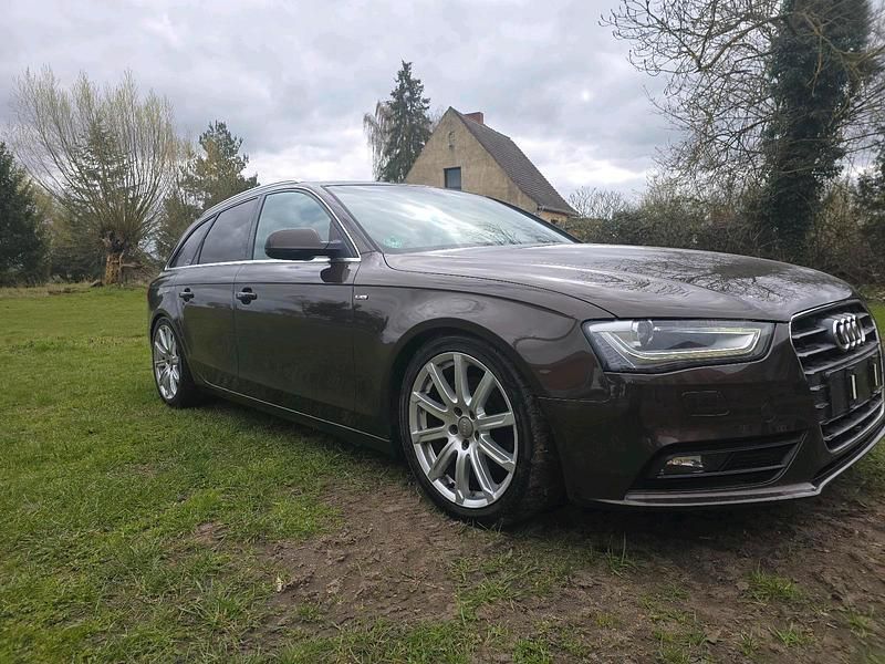 Gebraucht Audi A4 Sport 170 PS (125 kW) 2012 Braun Kombi