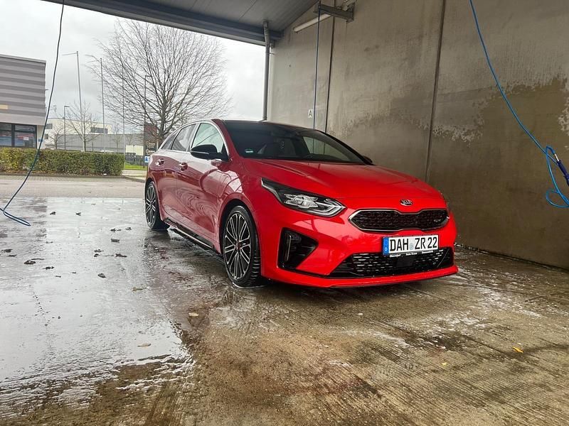 Rot Gebraucht 2019 Kia ProCeed GT Kleinwagen | 19.500 € (Fairer Preis) - Bild 1/4