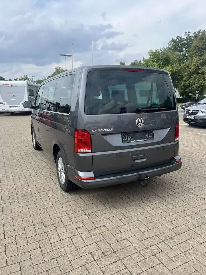 Używany VW Caravelle 150 KM (110 kW) 2020 Szary Van