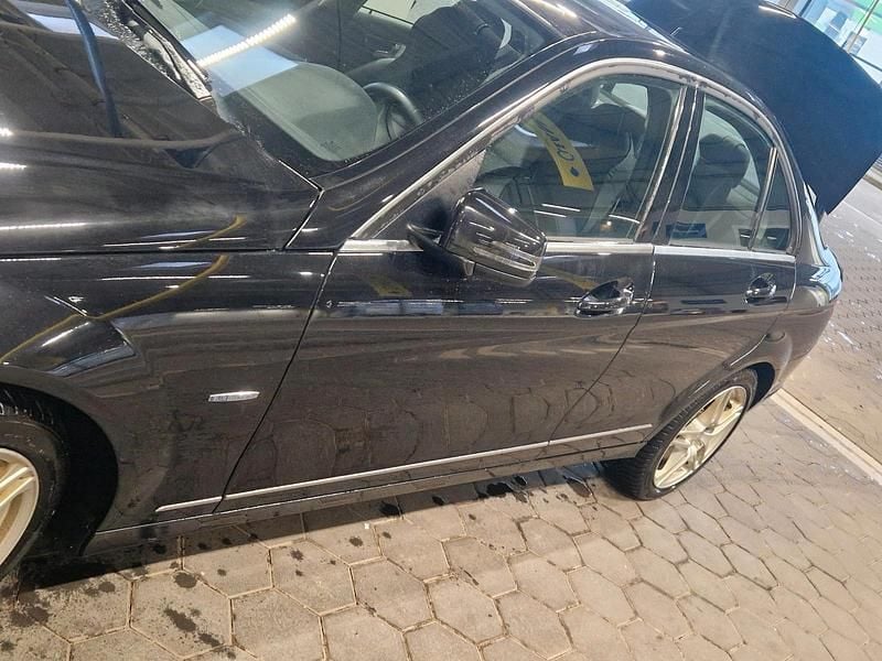 Gebraucht Mercedes C200 184 PS (135 kW) 2011 Schwarz Limousine