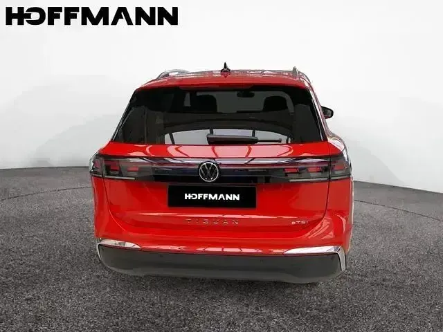 Gebraucht VW Tiguan Elegance 150 PS (110 kW) 2024 Persimmon red metallic SUV