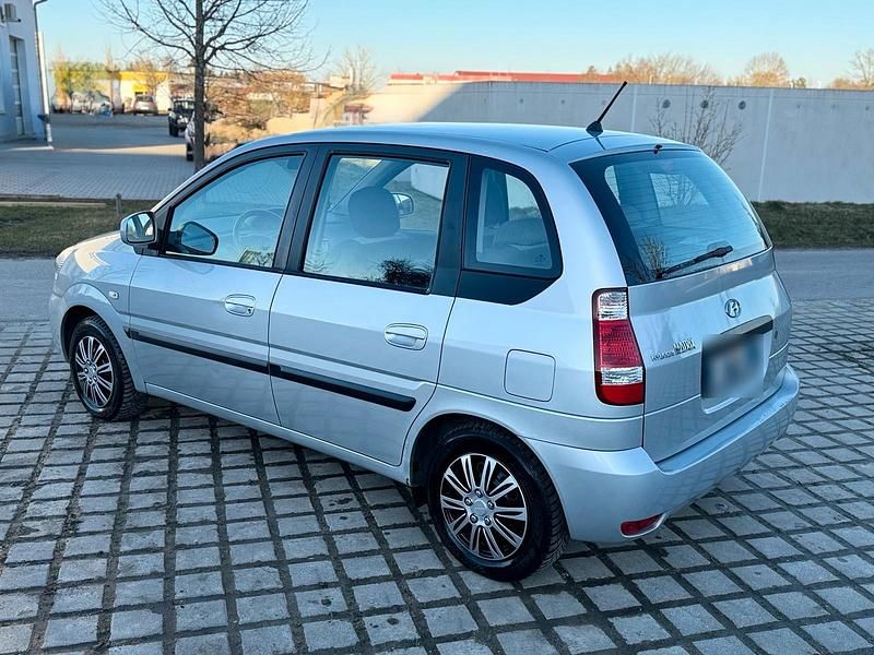 Gebraucht Hyundai Matrix 103 PS (75 kW) 2009 Grau Van / Kleinbus