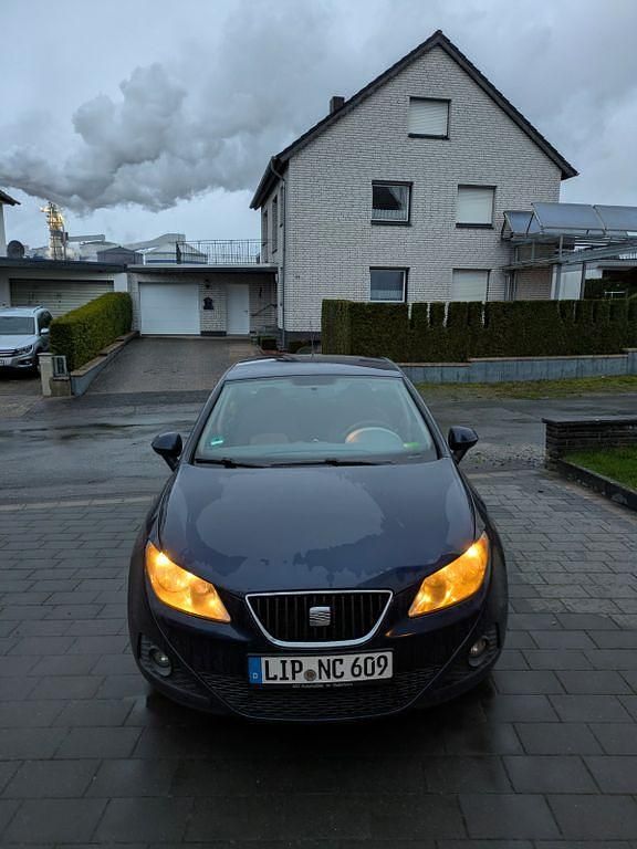 Blau Gebraucht 2009 Seat Ibiza Style Limousine | 5.000 € (Etwas zu teuer) - Bild 1/4