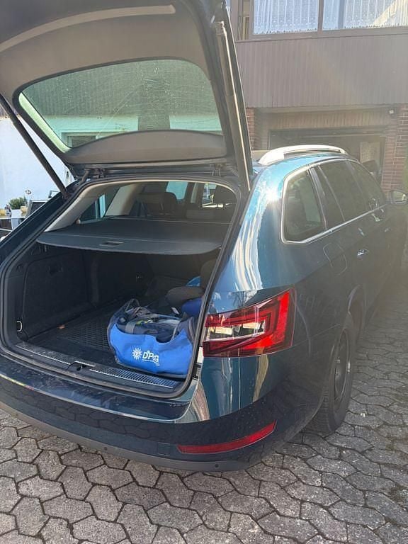 Gebraucht Skoda Superb Style 150 PS (110 kW) 2017 Blau Kombi