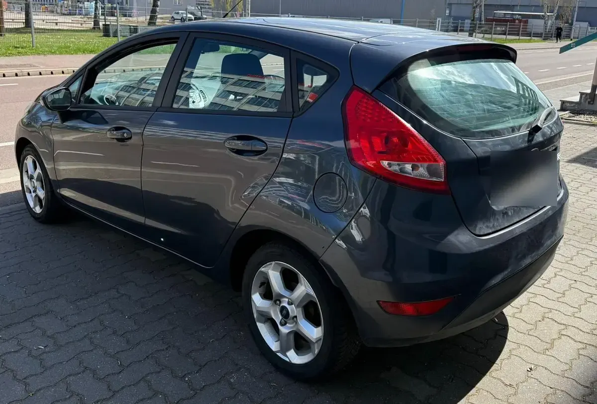 Gebraucht Ford Fiesta 82 PS (60 kW) 2009 Grau Kleinwagen