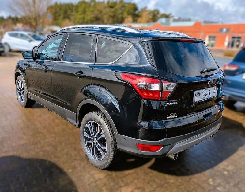 Gebraucht Ford Kuga Titanium 150 PS (110 kW) 2018 Schwarz SUV