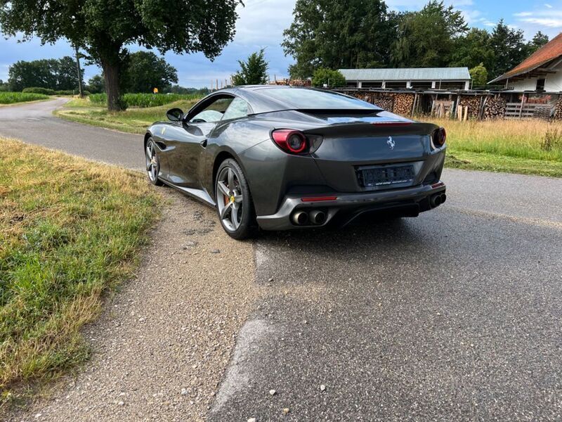 Gebraucht Ferrari Portofino 600 PS (441 kW) 2019 Grau Cabrio
