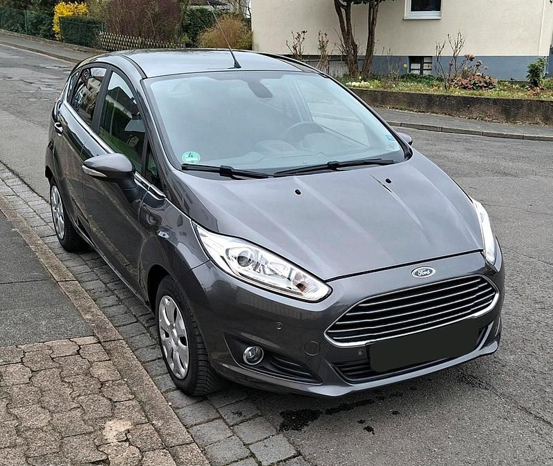 Gebraucht Ford Fiesta Titanium 95 PS (69 kW) 2017 Grau Kleinwagen