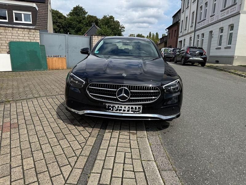 Schwarz Gebraucht 2021 Mercedes E300 Limousine | 34.999 € (Guter Preis) - Bild 1/4
