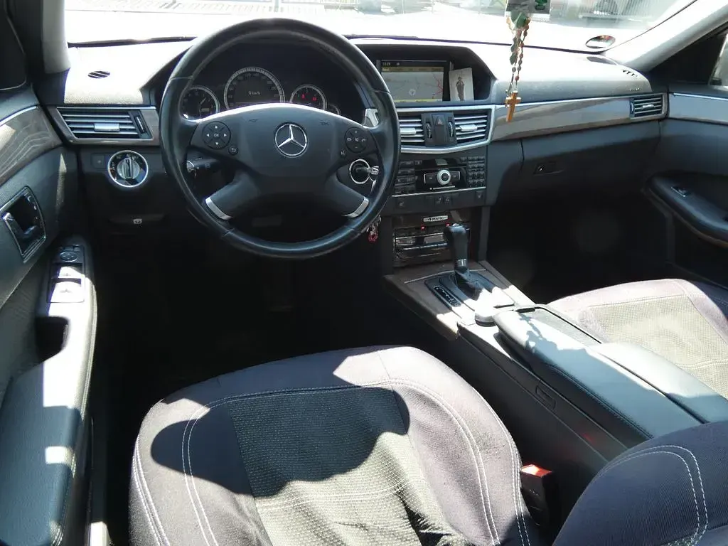 Usata Mercedes E250 Elegance 204 CV (150 kW) 2011 Grigio Berlina
