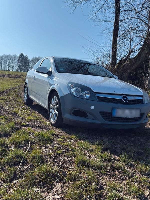 Gebraucht Opel Astra GTC 90 PS (66 kW) 2009 Weiß Coupé