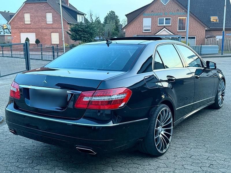 Gebraucht Mercedes E500 387 PS (284 kW) 2010 Schwarz Limousine