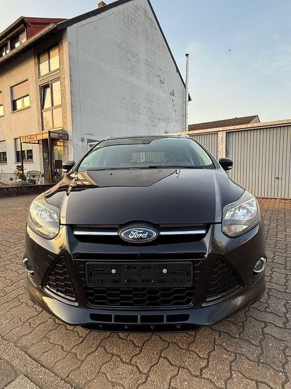 Gebraucht Ford Focus S 140 PS (102 kW) 2013 Schwarz Limousine