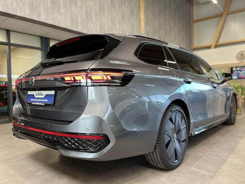 Gebraucht VW Passat R-line 150 PS (110 kW) 2025 Grau Kombi