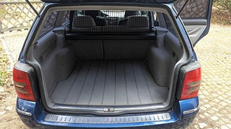 Gebraucht VW Passat Comfortline 150 PS (110 kW) 2002 Blau Kombi