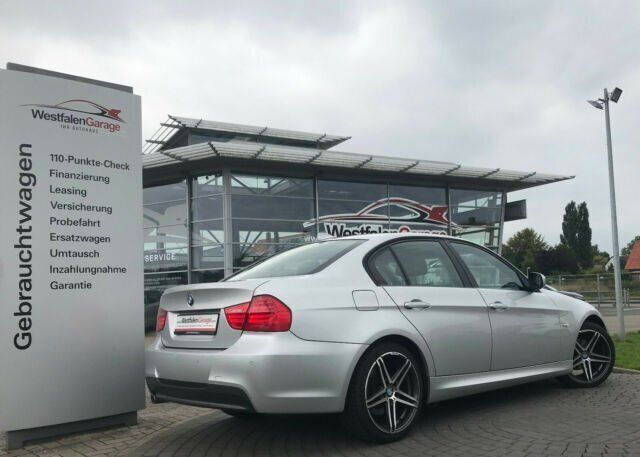 Gebraucht BMW 318 143 PS (105 kW) 2010 Silber metallic Limousine