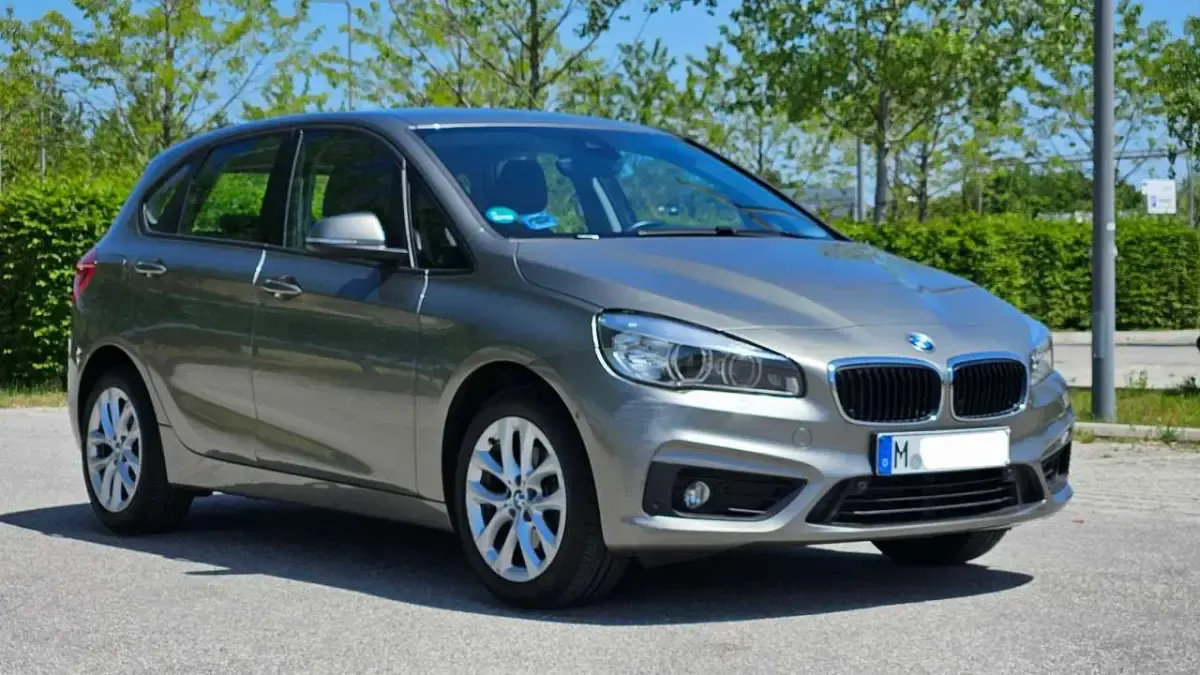 Gebraucht BMW 218 Active Tourer Advantage 136 PS (100 kW) 2017 Silber Van / Kleinbus