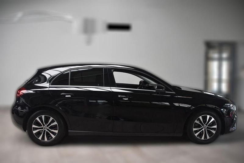 Schwarz Gebraucht 2023 Mercedes A200 | 26.970 € (Guter Preis) - Bild 1/4
