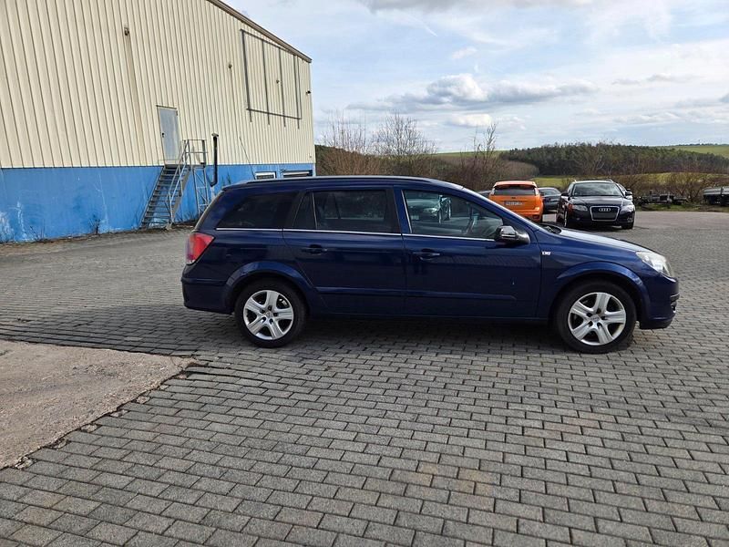 Gebraucht Opel Astra 150 PS (110 kW) 2006 Blau Kombi