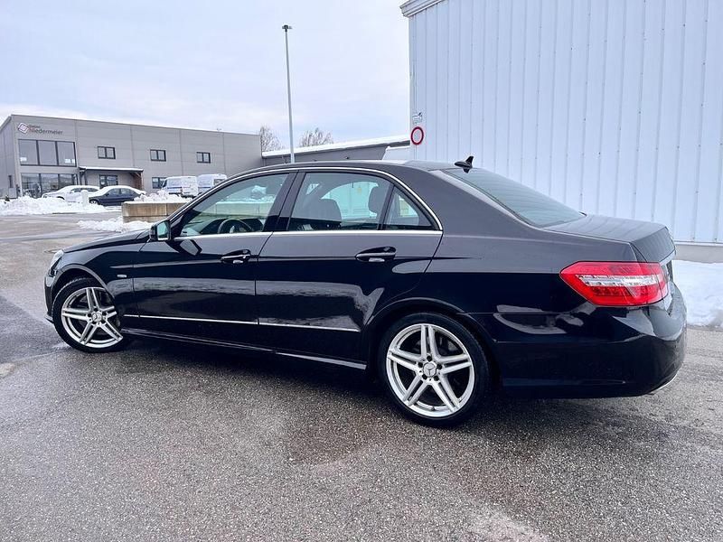 Gebraucht Mercedes E500 Avantgarde 408 PS (300 kW) 2012 Schwarz Limousine