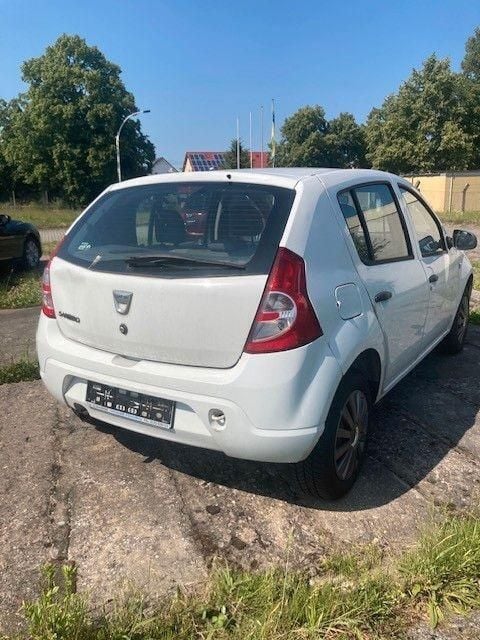 Gebraucht Dacia Sandero Ambiance 75 PS (55 kW) 2012 Weiß Kleinwagen