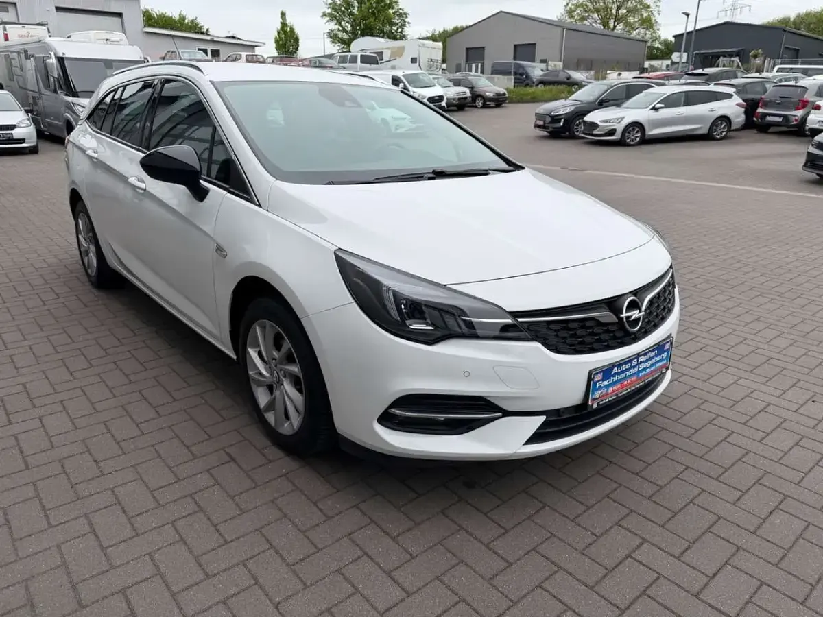 Usata Opel Astra Elegance 131 CV (96 kW) 2022 Bianco Utilitaria