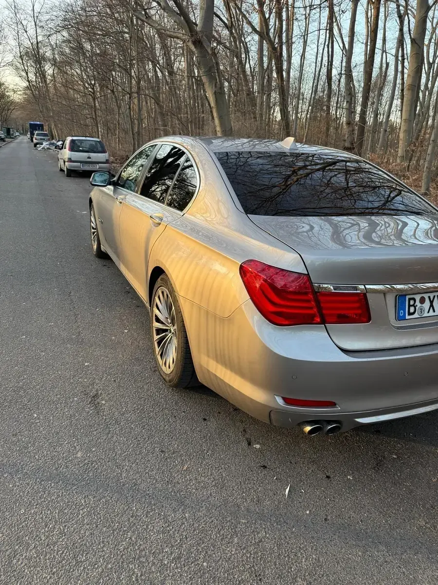 Gebraucht BMW 730 245 PS (180 kW) 2009 Grau Limousine