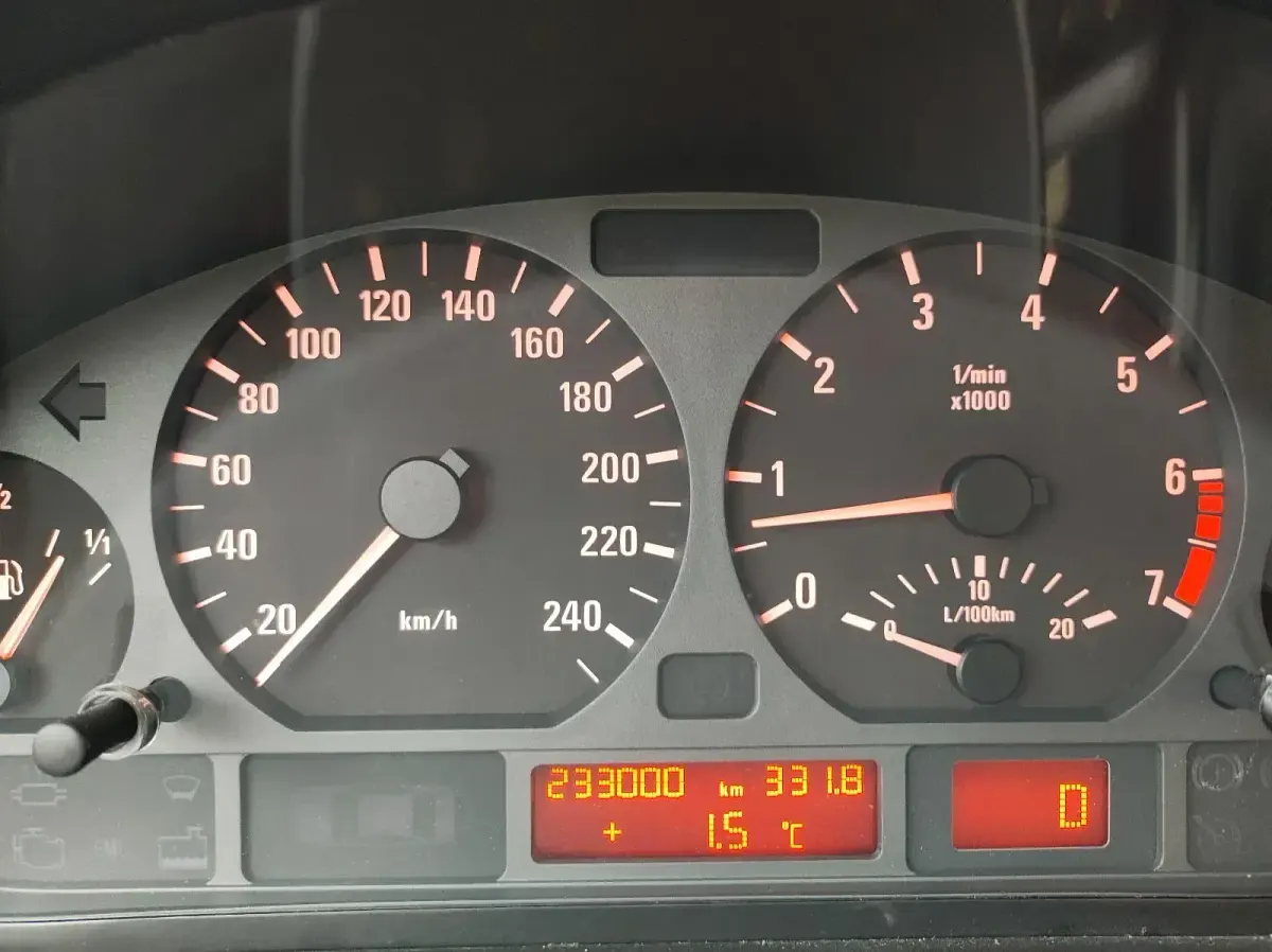 Używany BMW 325 200 KM (147 kW) 1999 Srebrny Sedan/Limuzyna