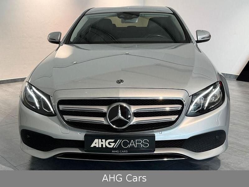Silber Gebraucht 2018 Mercedes E200 Limousine | 21.999 € (Fairer Preis) - Bild 1/4