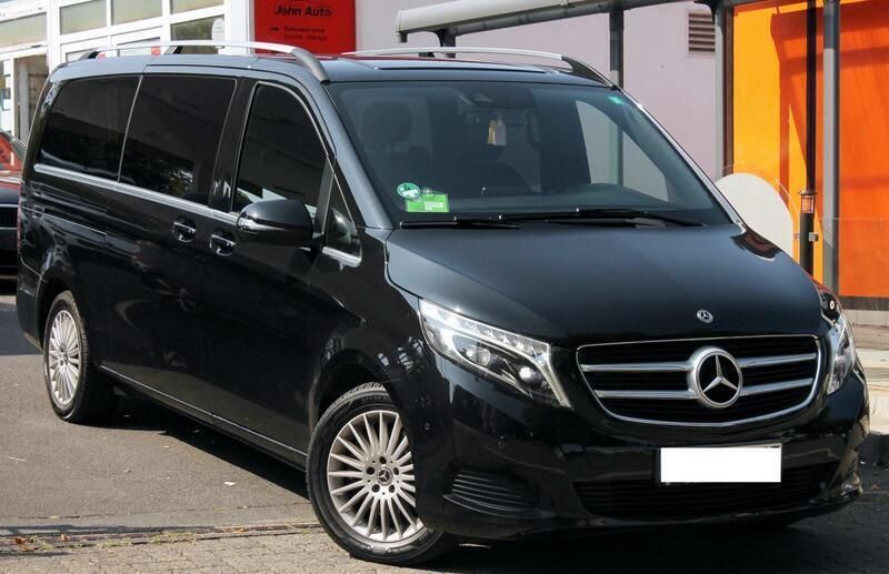 Schwarz Gebraucht 2019 Mercedes V250 Avantgarde Van / Kleinbus | 42.500 € (Guter Preis) - Bild 1/4