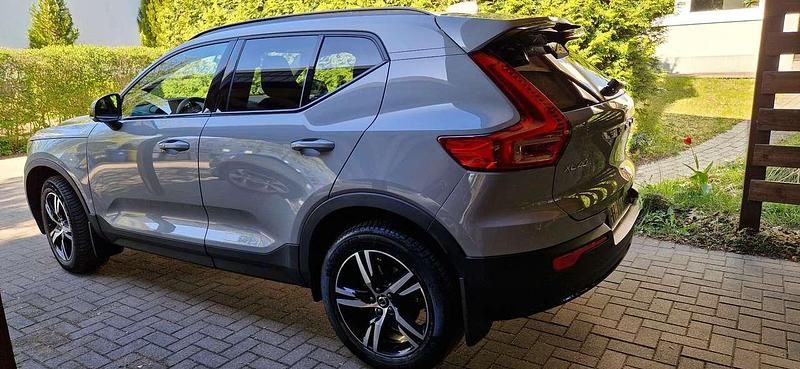 Usado Volvo XC40 Plus 197 HP (144 kW) 2024 Cinzento SUV