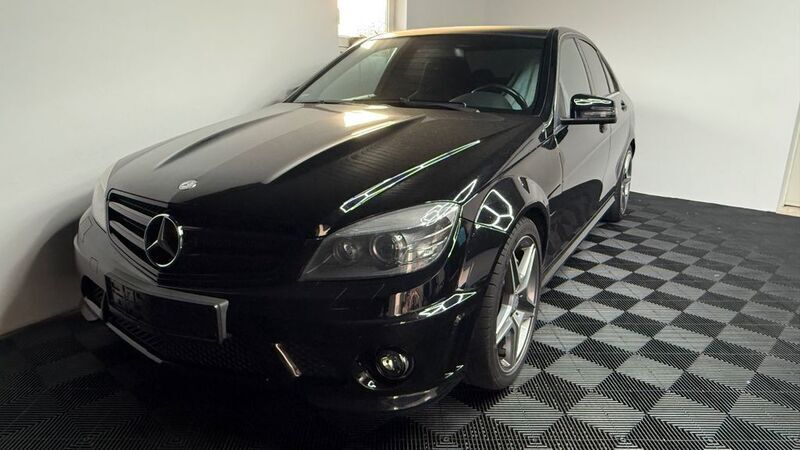 Schwarz Gebraucht 2009 Mercedes C63 AMG AMG Limousine | 26.000 € (Superpreis) - Bild 1/4
