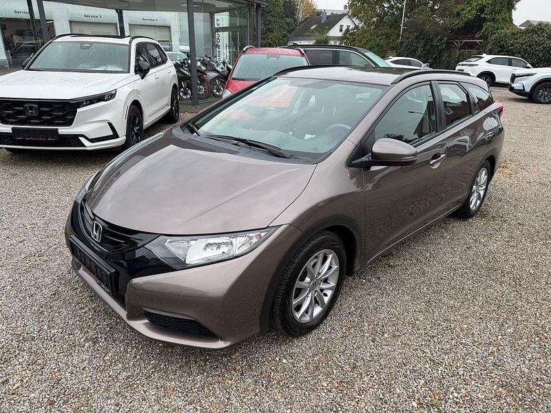 Urban titanium (metallic) Gebraucht 2015 Honda Civic Comfort Kombi | 9.990 € (Guter Preis) - Bild 1/4