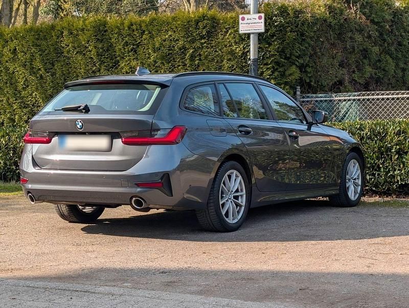 Gebraucht BMW 320 Advantage 190 PS (139 kW) 2020 Grau Kombi