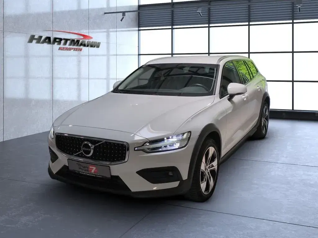 Gebraucht Volvo V60 CC Pro 197 PS (144 kW) 2021 Weiss Kombi