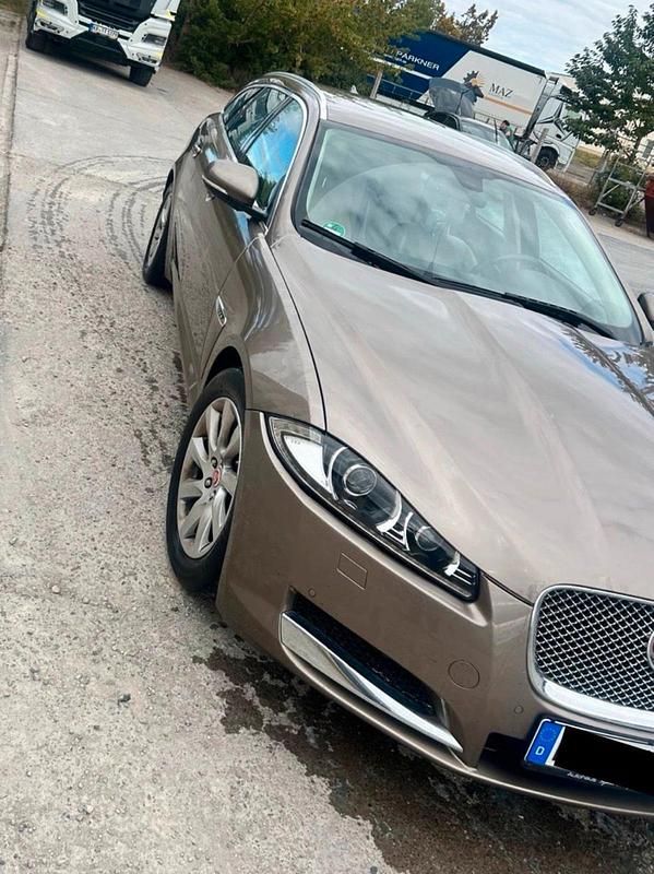 Andere farben Gebraucht 2015 Jaguar XF Limousine | 7.500 € - Bild 1/4