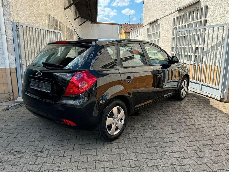 Gebraucht Kia Ceed Vision 109 PS (80 kW) 2009 Schwarz Kleinwagen