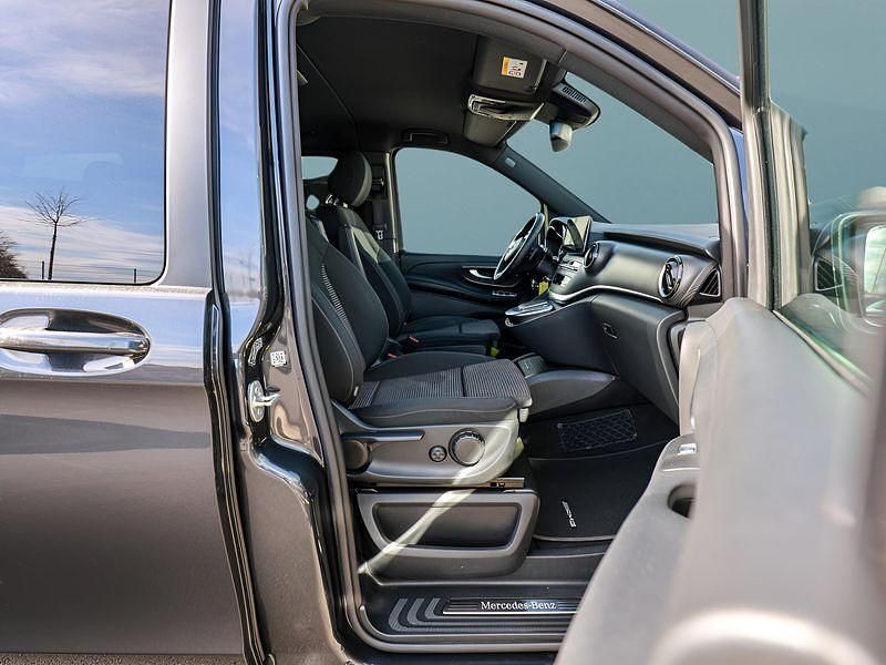 Gebraucht Mercedes V300 237 PS (174 kW) 2024 Grau Van / Kleinbus
