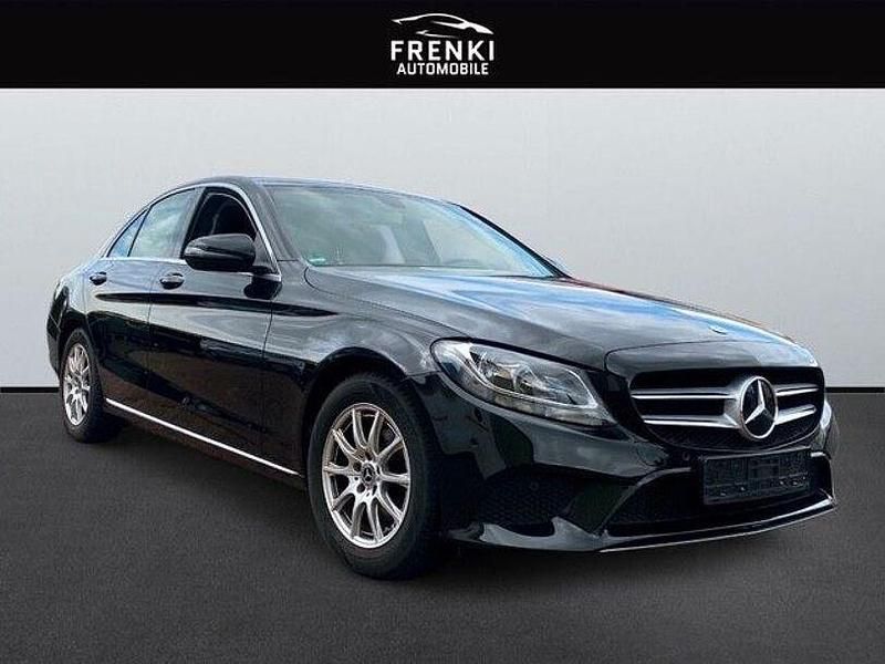 Gebraucht Mercedes C180 122 PS (89 kW) 2019 Schwarz Limousine