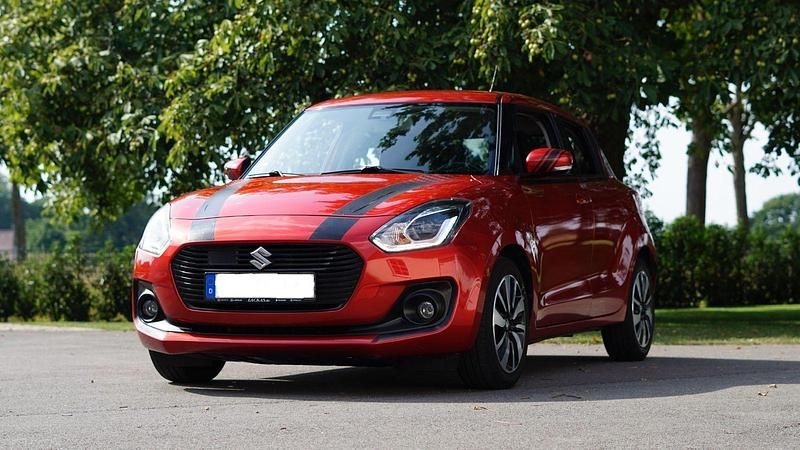 Rot Gebraucht 2017 Suzuki Swift Comfort+ Kleinwagen | 8.000 € (Fairer Preis) - Bild 1/4