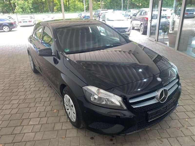 Schwarz Gebraucht 2015 Mercedes A180 Limousine | 9.000 € (Superpreis) - Bild 1/4