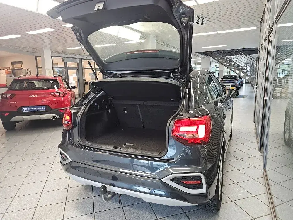 Gebraucht Audi Q2 Comfort 150 PS (110 kW) 2023 Manhattangraumet. (metallic) SUV