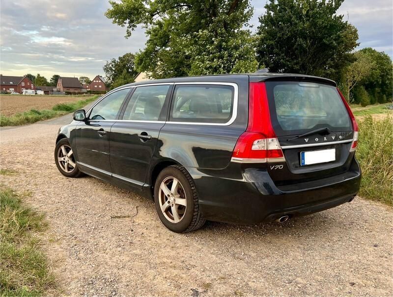 Grau Gebraucht 2015 Volvo V70 Kombi | 5.800 € (Superpreis) - Bild 1/4