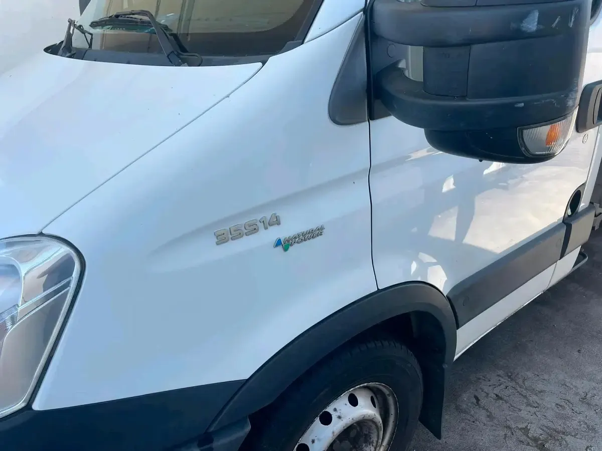 Gebraucht Iveco Daily 140 PS (102 kW) 2012 Weiß Van / Kleinbus