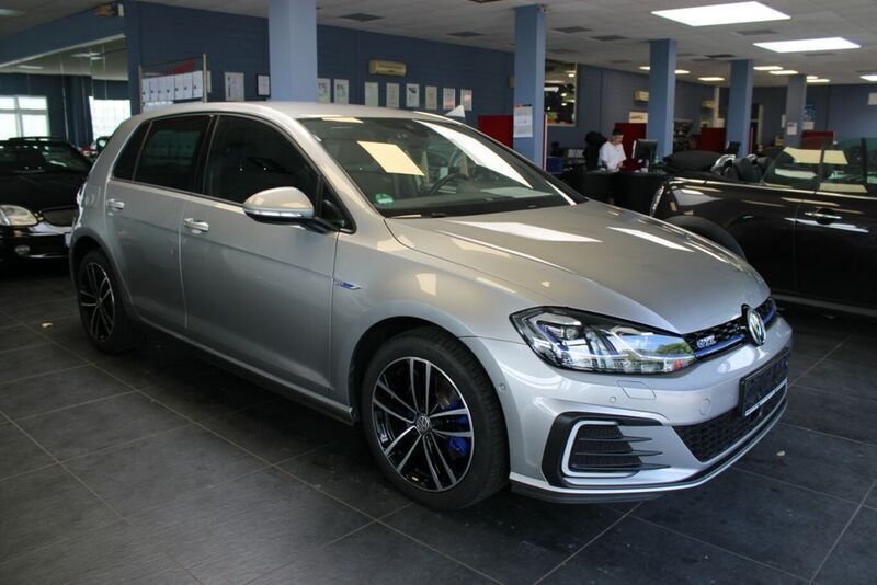 Silber Gebraucht 2018 VW Golf VII GTE Limousine | 18.980 € (Guter Preis) - Bild 1/4