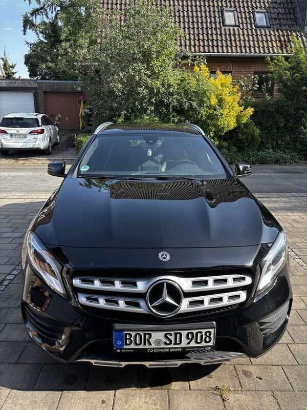 Schwarz Gebraucht 2019 Mercedes GLA180 AMG SUV | 20.000 € (Fairer Preis) - Bild 1/4