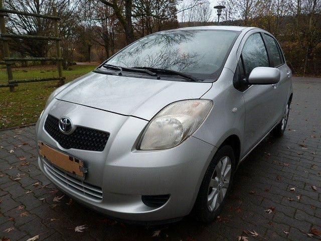 Gebraucht Toyota Yaris Cool 69 PS (50 kW) 2008 Silber Limousine