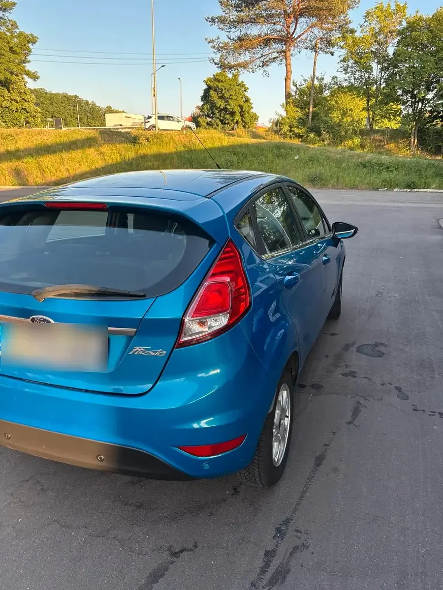 Gebraucht Ford Fiesta Titanium 101 PS (74 kW) 2012 Blau Kleinwagen